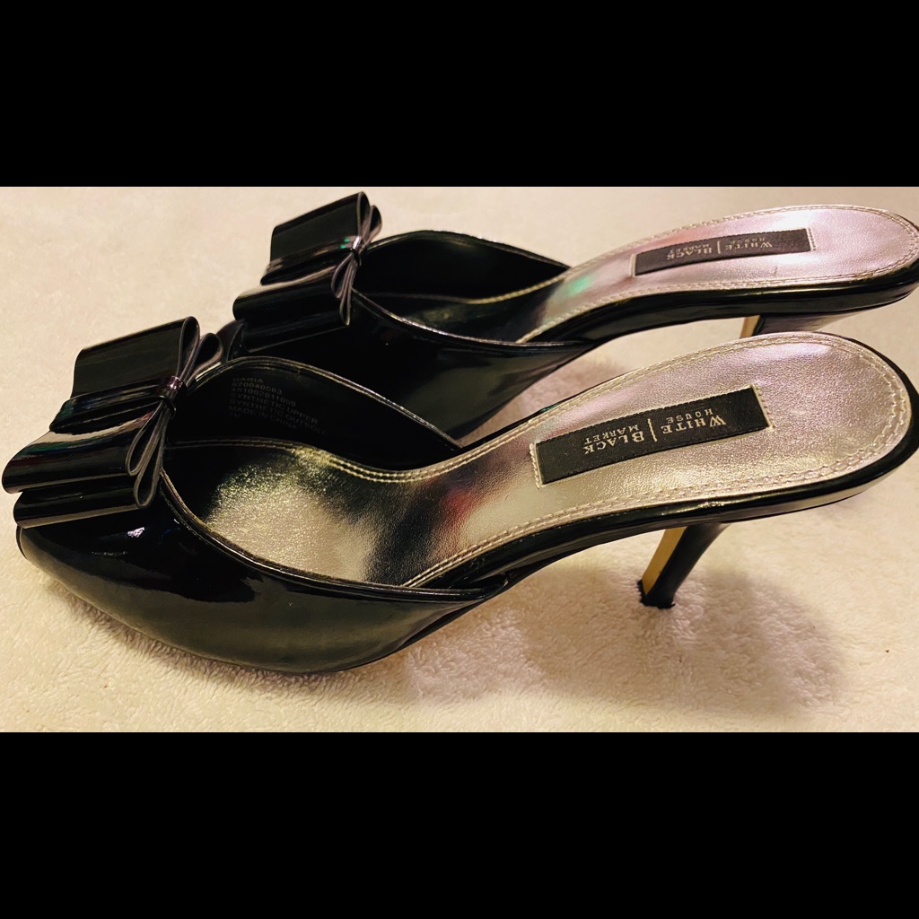 Almost Brand New Heels White House  Black Market  Box 43